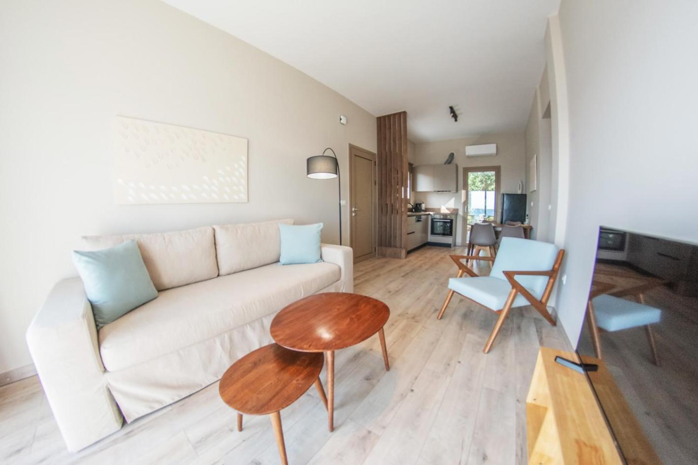 Kaiser Luxury Suites Achílleion Exteriör bild