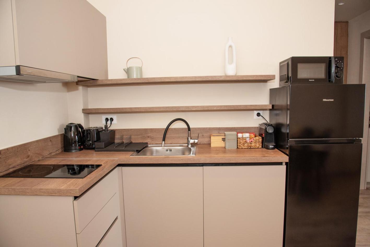Kaiser Luxury Suites Achílleion Exteriör bild