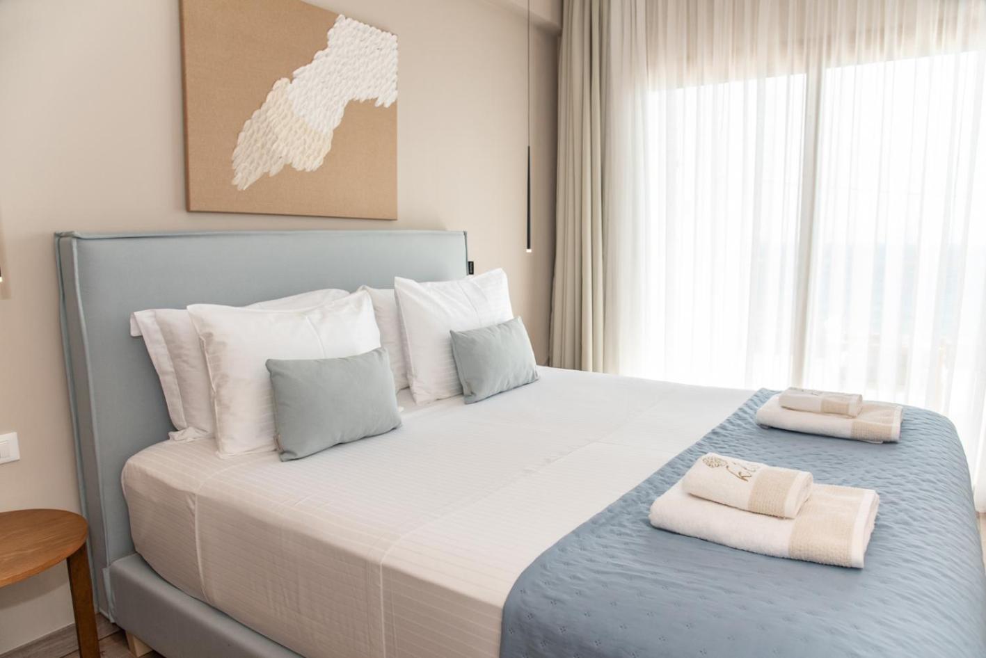 Kaiser Luxury Suites Achílleion Exteriör bild
