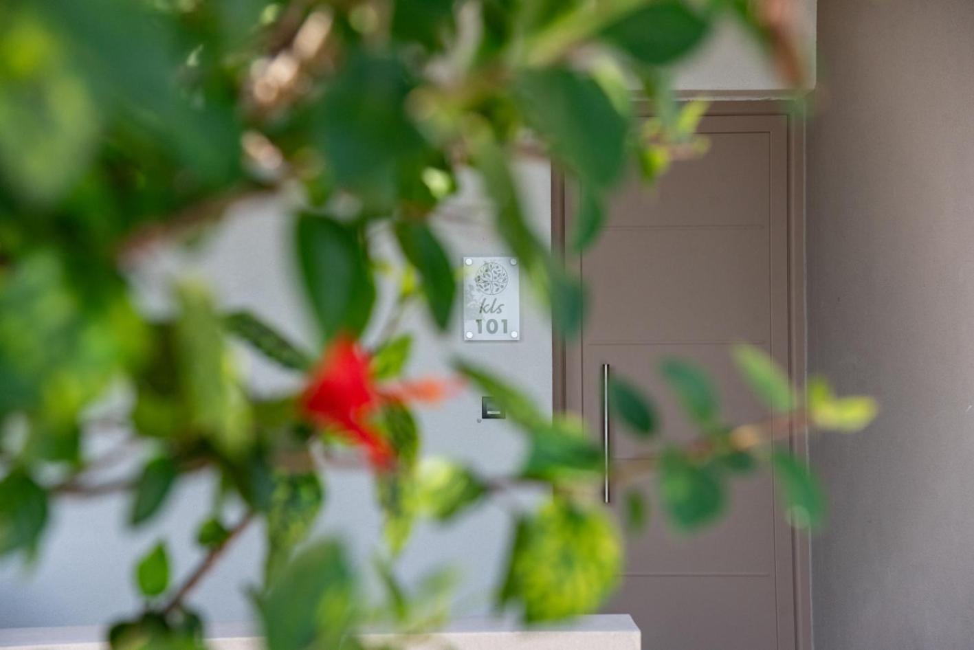 Kaiser Luxury Suites Achílleion Exteriör bild