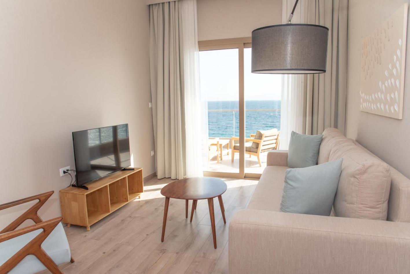 Kaiser Luxury Suites Achílleion Exteriör bild