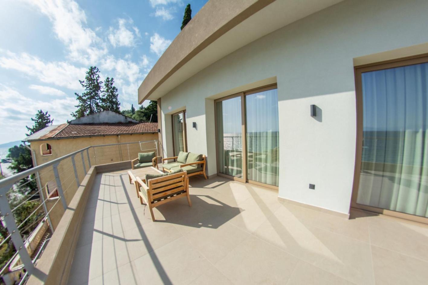 Kaiser Luxury Suites Achílleion Exteriör bild