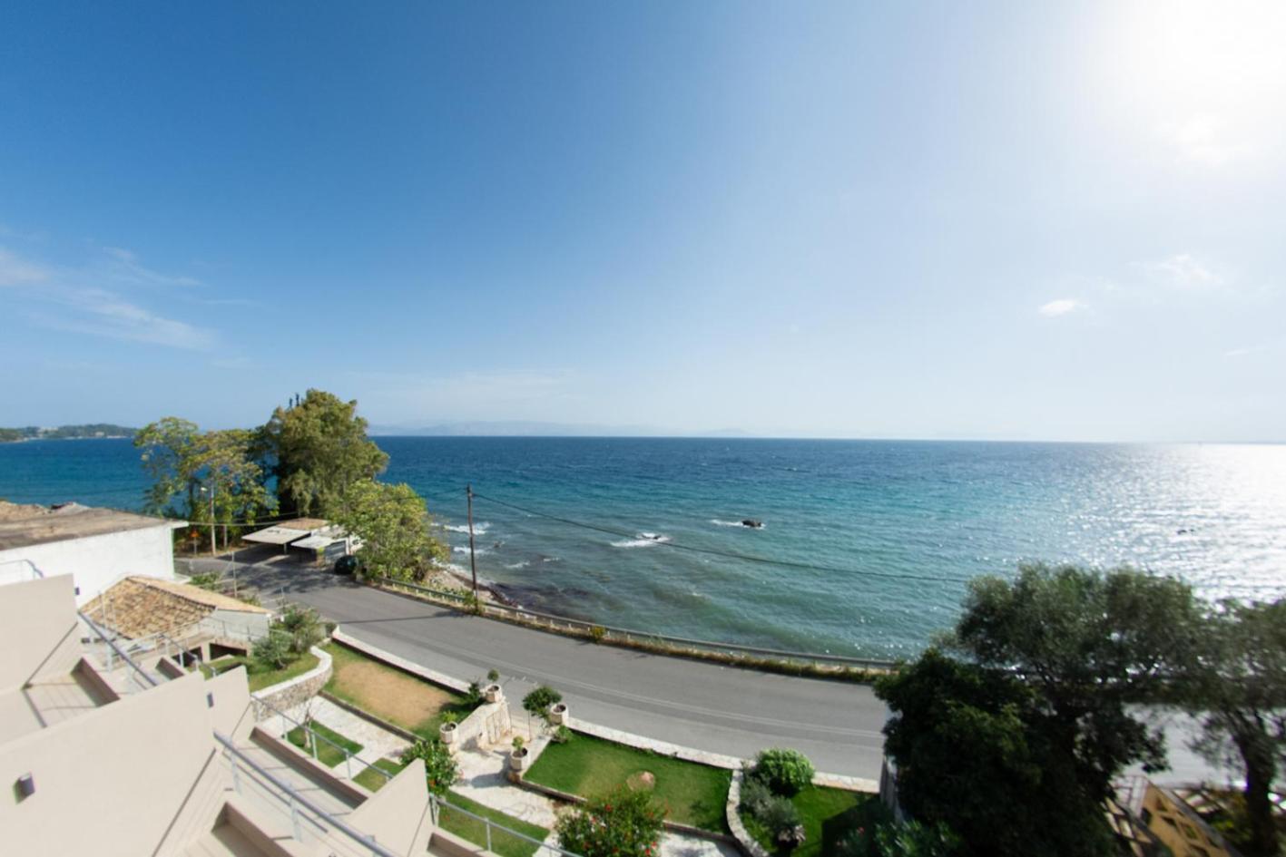 Kaiser Luxury Suites Achílleion Exteriör bild