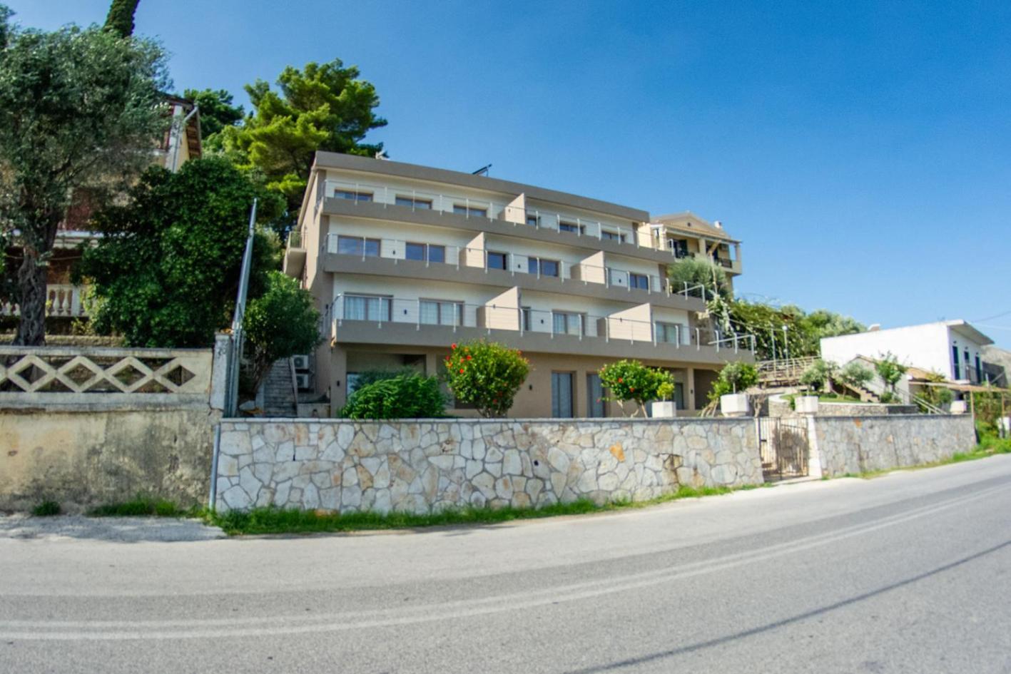 Kaiser Luxury Suites Achílleion Exteriör bild